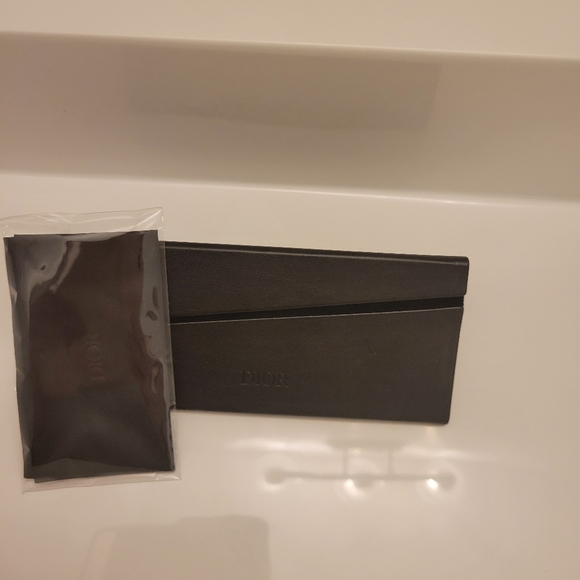 Dior Accessories - Dior Sunglasses Case 👓